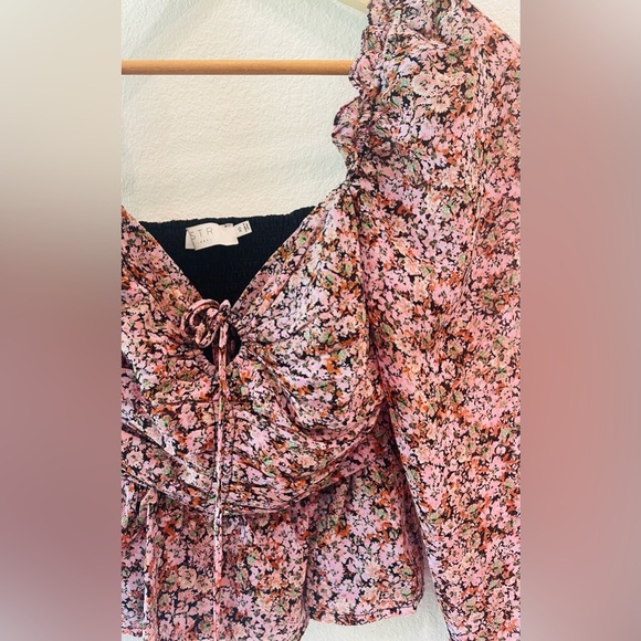 ASTR THE LABEL Toni Top in Black/Pink Floral Size XS - Picture 4 of 4